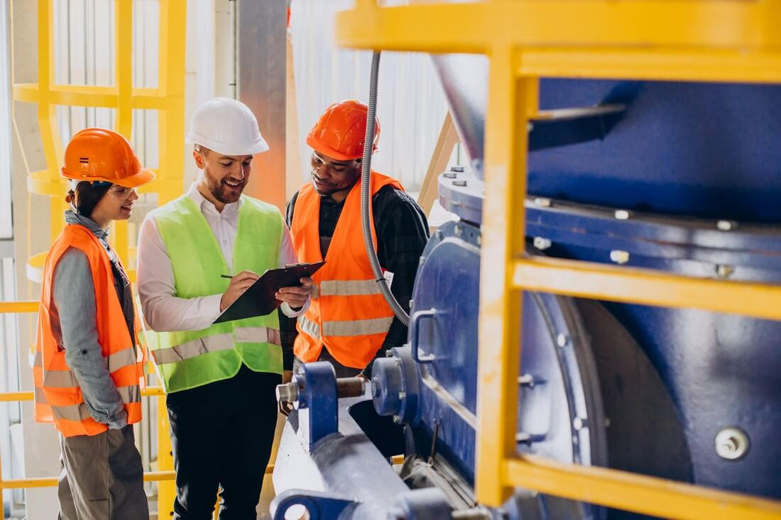 Imagem ilustrando o processo de Laudo de Inspeção NR13, destacando a segurança em equipamentos industriais como caldeiras e vasos de pressão